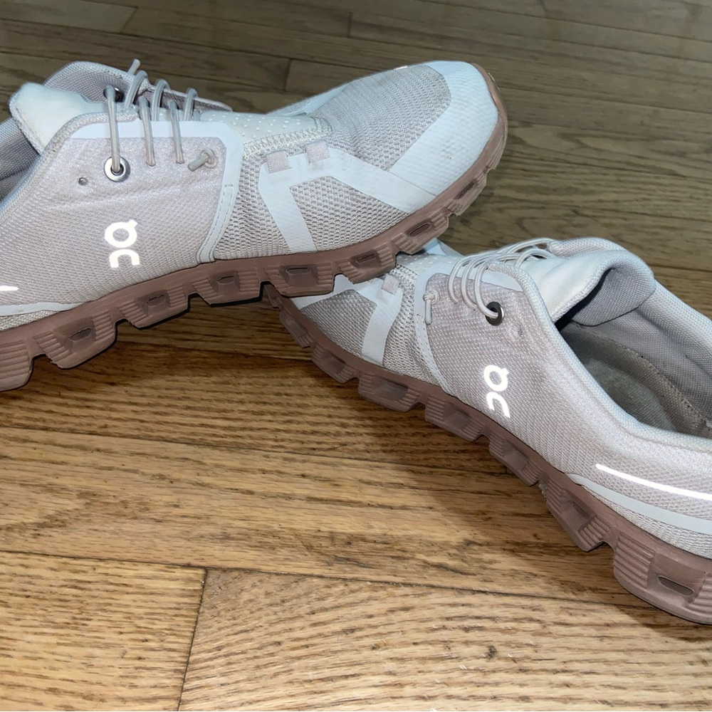 ON Cloud Women's Athletic Shoes - Gray